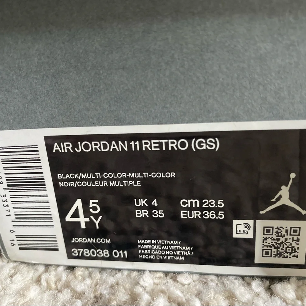Air Jordan 11 Retro (GS) - Picture 4 of 4